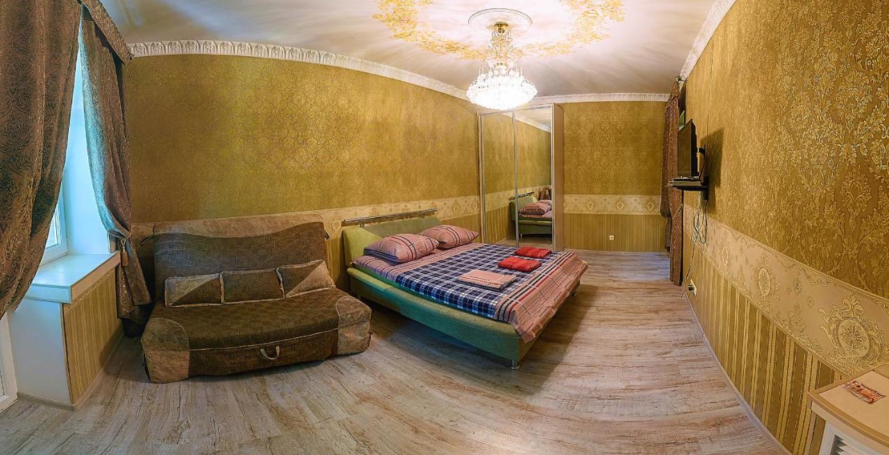 One Bedroom Apartment On Svobody Square ヘルソン エクステリア 写真